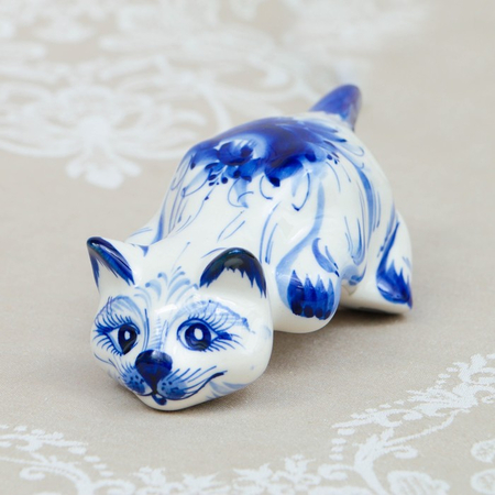 Сувенир фарфоровый «Кошка Соня свисающая» (гжель), 8*16 см, бело-синий
