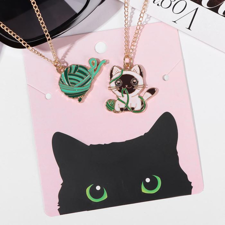 Кулоны «Неразлучники», 45 см, «Котик с клубочком», цветные в золоте Кулоны «Неразлучники», 45 см, «Котик с клубочком», цветные в золоте