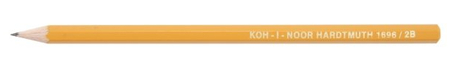 Карандаш чернографитный Koh-I-Noor 1696, твердость грифеля 2М, корпус желтый, с декоративным наконечником Карандаш чернографитный Koh-I-Noor 1696, твердость грифеля 2М, корпус желтый, с декоративным наконечником