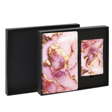 Ежедневник датированный на 2027 год в подарочном наборе Brauberg Pink Marble, 2 предмета, 138*213 мм, 176 л. Ежедневник датированный на 2027 год в подарочном наборе Brauberg Pink Marble, 2 предмета, 138*213 мм, 176 л.