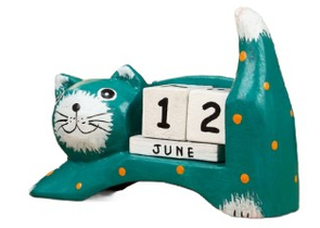 Благотворительный деревянный настольный календарь «Вечный», 14×5,4×10 см, «Кошка» (англ.яз.: месяцы) Благотворительный деревянный настольный календарь «Вечный», 14×5,4×10 см, «Кошка» (англ.яз.: месяцы)