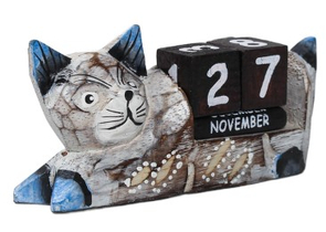 Благотворительный деревянный настольный календарь «Вечный», 13×6,5×4 см, «Кошка» (англ.яз.: месяцы)