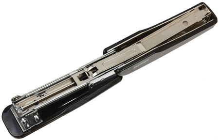 Степлер Attache 8215, скобы №24/6-26/6, 25 л., 125 мм, черный Степлер Attache 8215, скобы №24/6-26/6, 25 л., 125 мм, черный