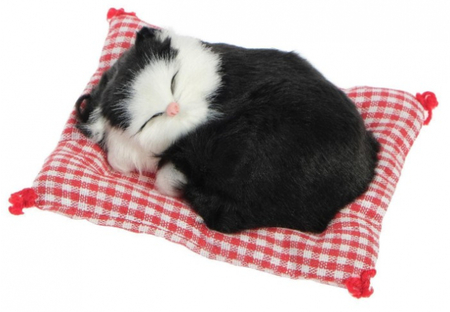 Игрушка на панель авто , «Кошка на подушке», черно-белый окрас