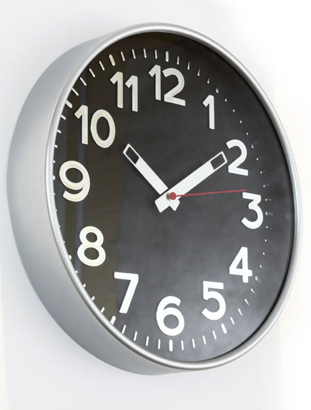 Часы настенные «Тройка», рамка серебристая, фон черный Часы настенные «Тройка», рамка серебристая, фон черный