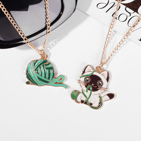 Кулоны «Неразлучники», 45 см, «Котик с клубочком», цветные в золоте Кулоны «Неразлучники», 45 см, «Котик с клубочком», цветные в золоте