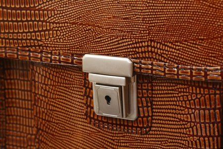 Портфель деловой из натуральной кожи «Кинг» 1069, 360*260*50 мм, рифленый, коричневый Портфель деловой из натуральной кожи «Кинг» 1069, 360*260*50 мм, рифленый, коричневый