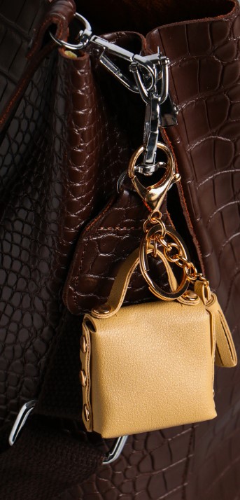 Брелок для ключей из искусственной кожи Sima-Land, 5*2,5*6 см, «Сумочка. Котик», цвет сливочный Брелок для ключей из искусственной кожи Sima-Land, 5*2,5*6 см, «Сумочка. Котик», цвет сливочный