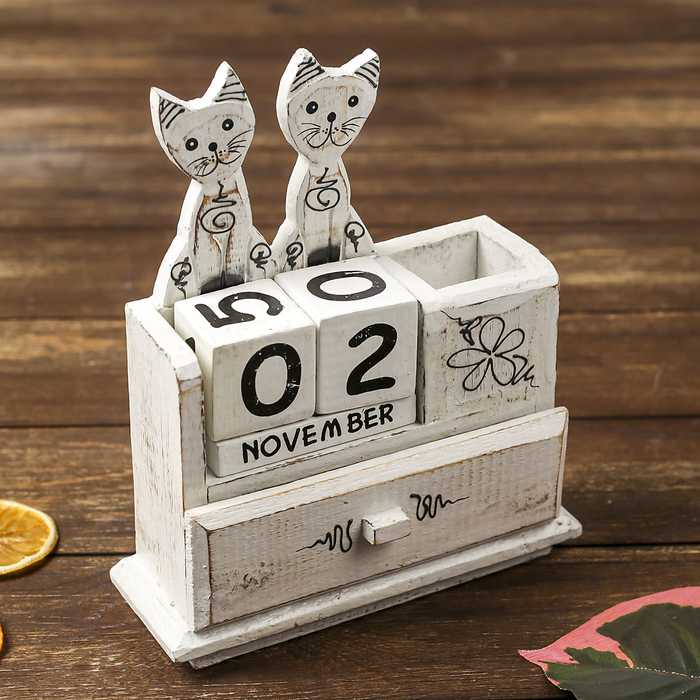Благотворительный деревянный настольный календарь «Вечный» 22×18×6 см, «Пара кошек» (англ.яз.: месяцы)