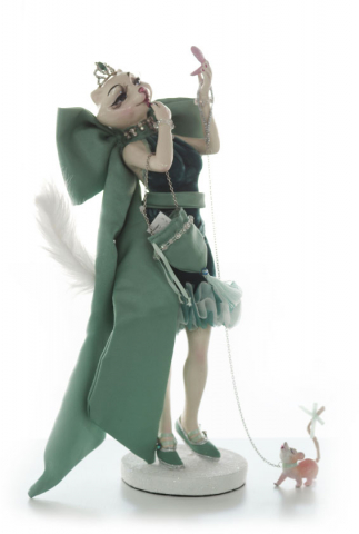 Фигурка сувенирная керамическая «Кукла в зеленом бархате», 34*10 см