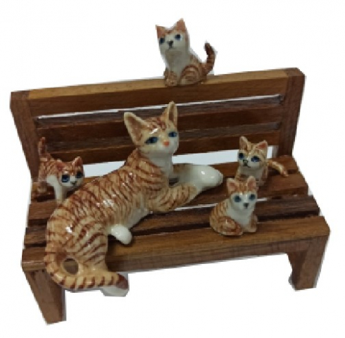 Фигурка фарфоровая №13 «Кошка с котятами рыжие на скамейке» Фигурка фарфоровая №13 «Кошка с котятами рыжие на скамейке»